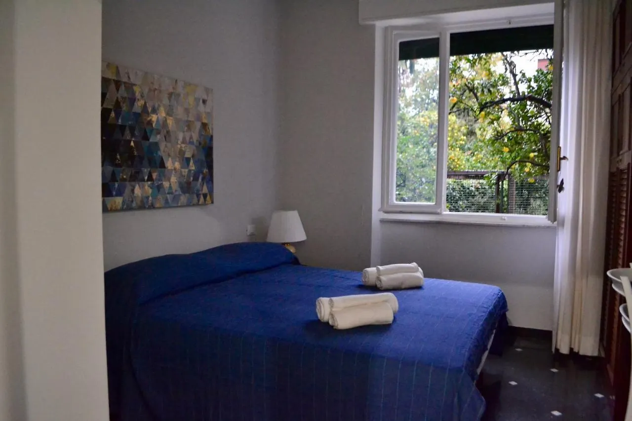 Casa Di Aldo: Una Casa Nel Centro Di Nervi. Genoa Apartment
