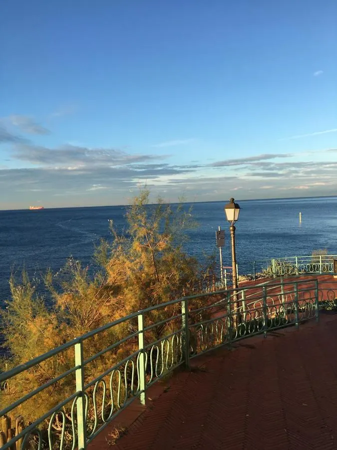 Casa Di Aldo: Una Casa Nel Centro Di Nervi. Genoa